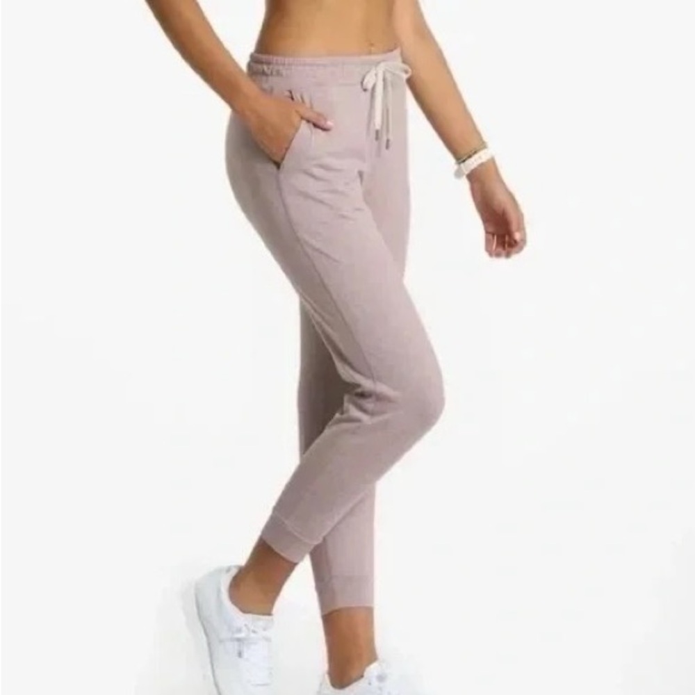 Vuori Performance Jogger DreamKnit Joggers Umber or Dogwood Heather Pink Medium